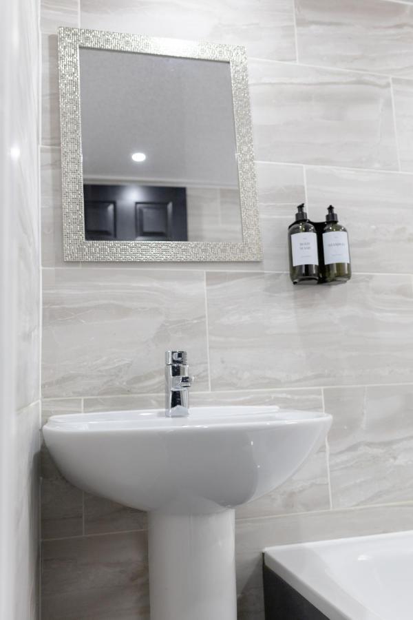 Chic Urban 2 Bedroom Apartments Cardiff Zewnętrze zdjęcie